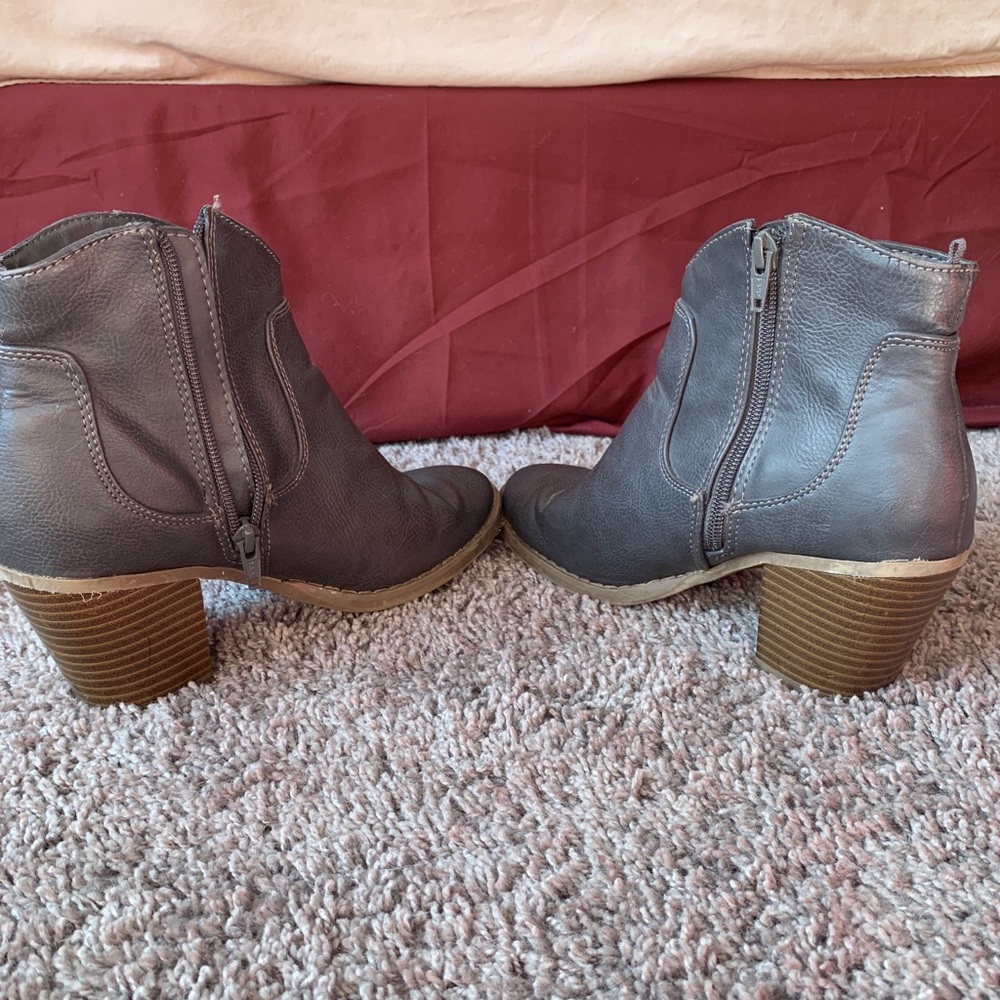 Boots - Picture 6 of 6
